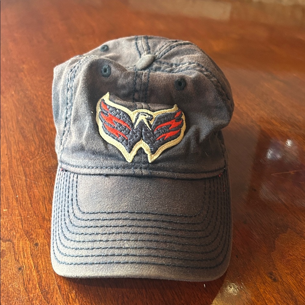 Reebok Navy Blue and Red Washington Capitals hat size Small/Medium